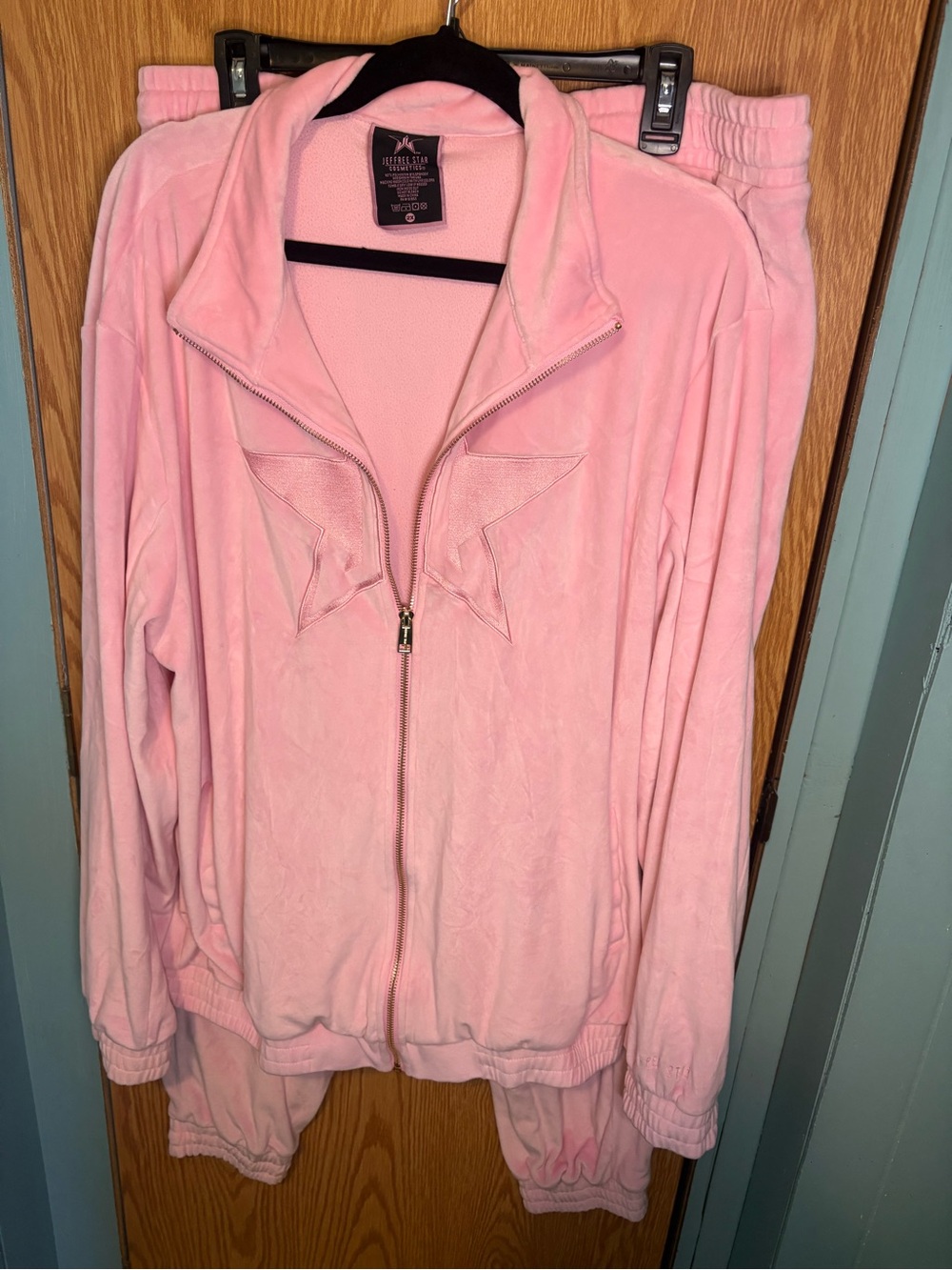 Jeffree Star sweatshirt. Velour pink